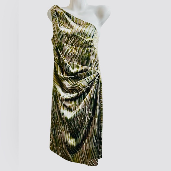 Maggy London One Shoulder Satin, Bodycon Dress, With Ruching Exc Cond. SIZE 6 - Picture 3 of 8